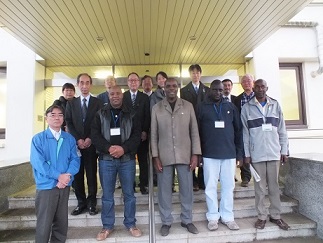 Group photo at the RIC Tsukuba gate